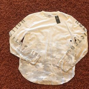 Hollister Men’s Long Sleeve Tee